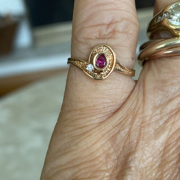 10K Yellow Gold European Made Genuine Ruby & Diamond Ring - Picture 5 of 10